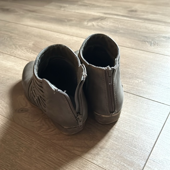 Gray ankle boots - Picture 3 of 6